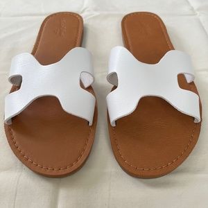 NWOT Women's Universal Thread sandals